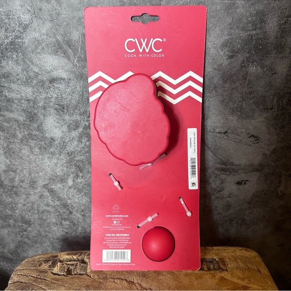 Cook with Color 8 Piece Measuring Cup and Spoon Set – Santa - Picture 6 of 6